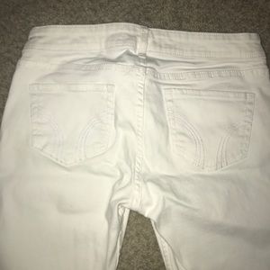 White Hollister skinny jeans.